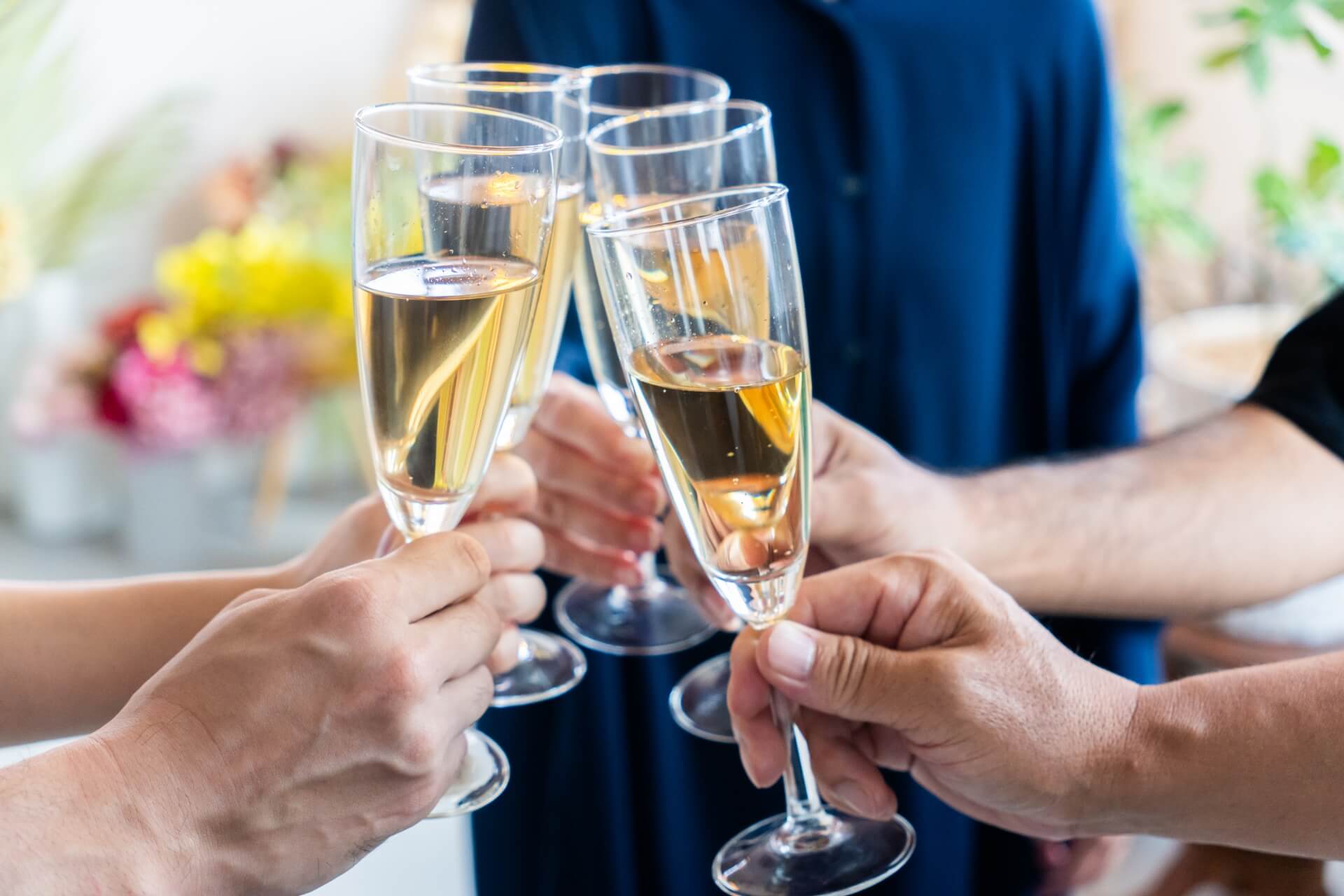 お食事会スタイル結婚式での乾杯イメージ