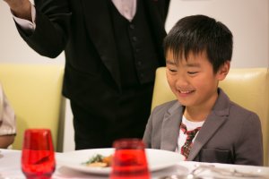 子供テーブルマナーのメインディッシュ2